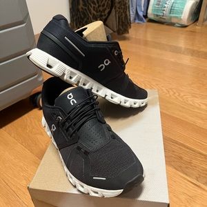 Excellent condition size women’s 10.  Cloud 5. Worn a couple of times.